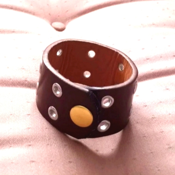 Mens Leather Bracets Awesome Look.          This bracelet is a must have for you - Picture 4 of 6